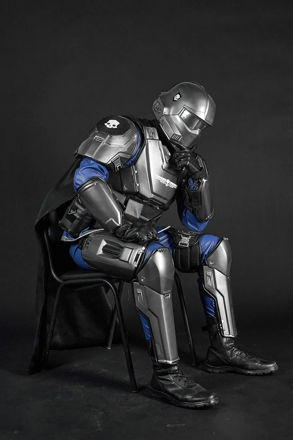 Helldivers 2 B-22 Model Citizen Costume - Image 15