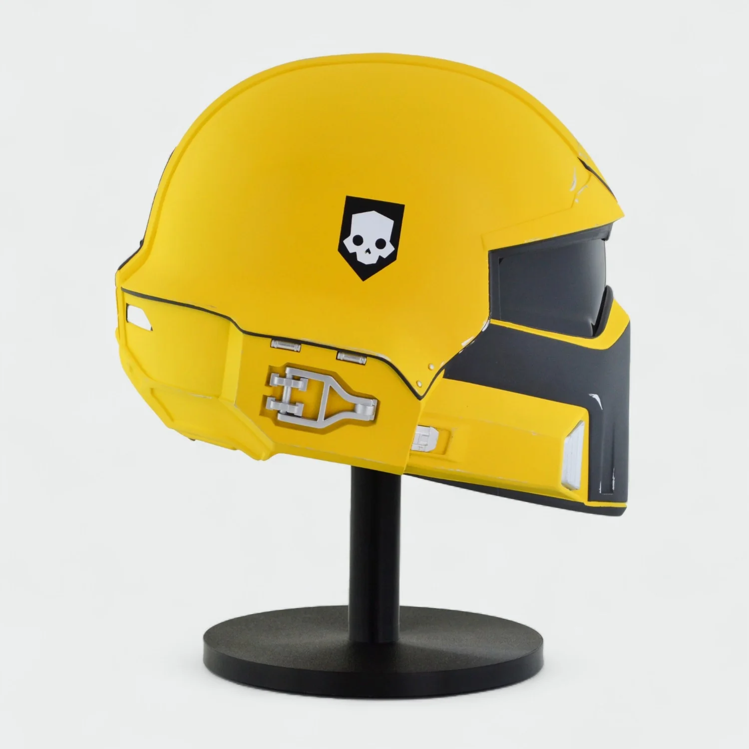 Helldivers 2 TR-40 Gold Eagle Helmet - Image 17