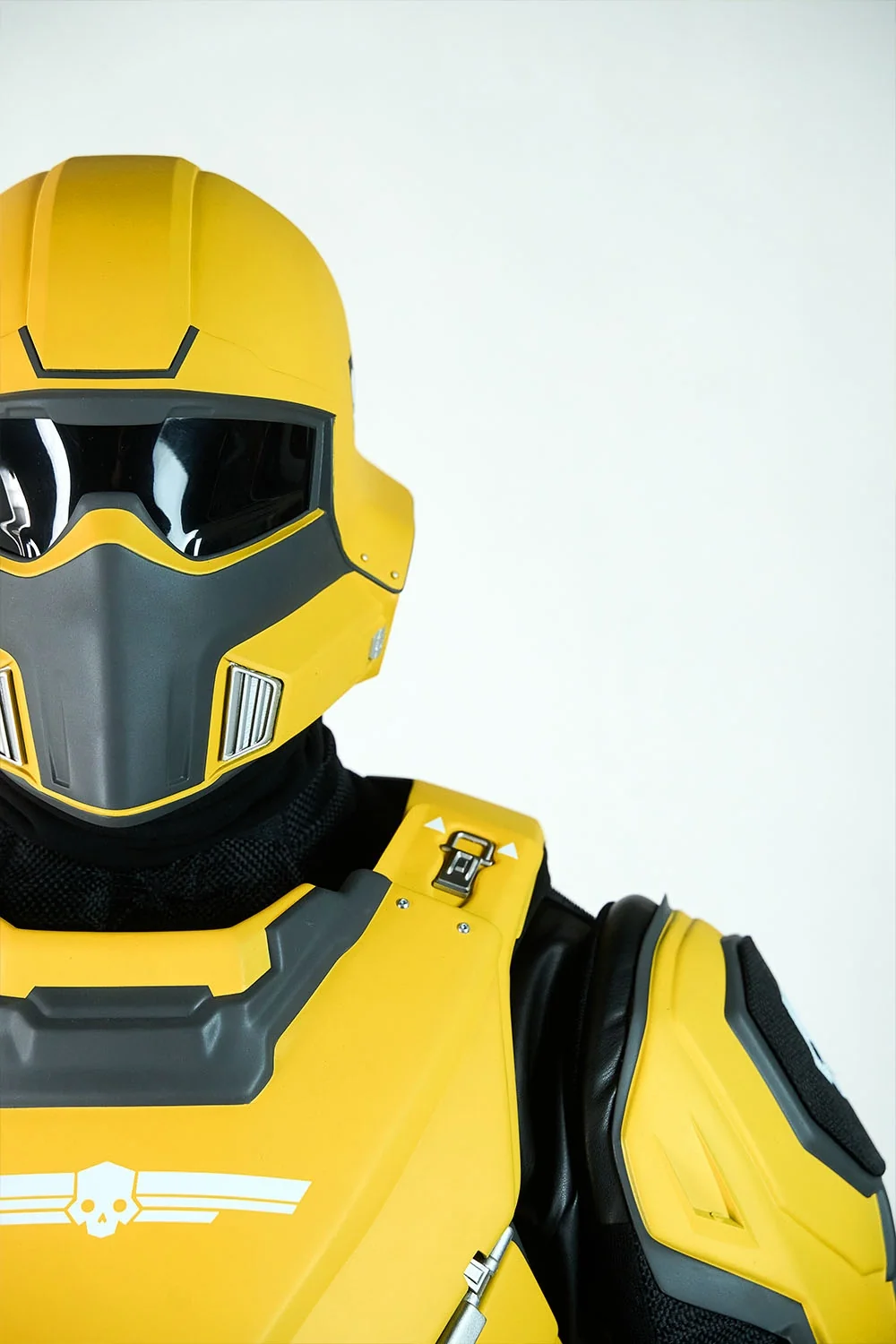 Helldivers 2 TR-40 Gold Eagle Helmet - Image 19