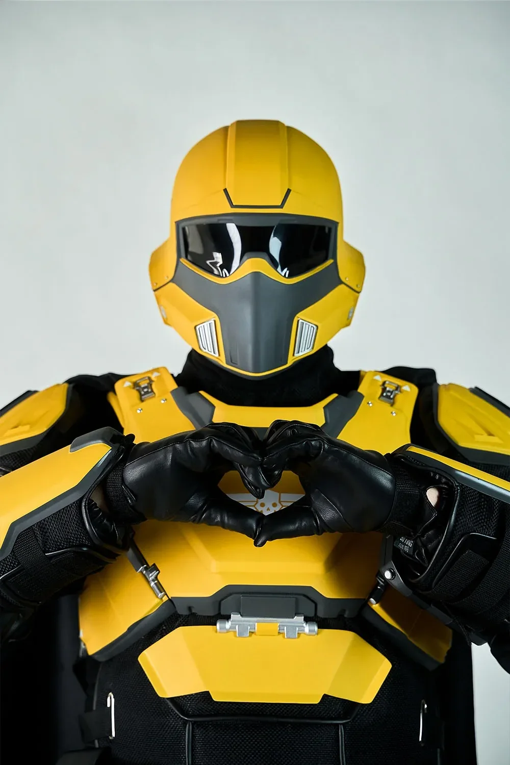 Helldivers Cosplay Costume - TR-40 Gold Eagle - Image 10