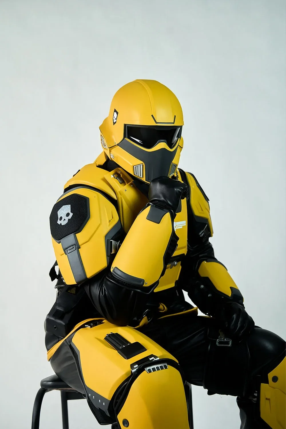 Helldivers Cosplay Costume - TR-40 Gold Eagle - Image 11