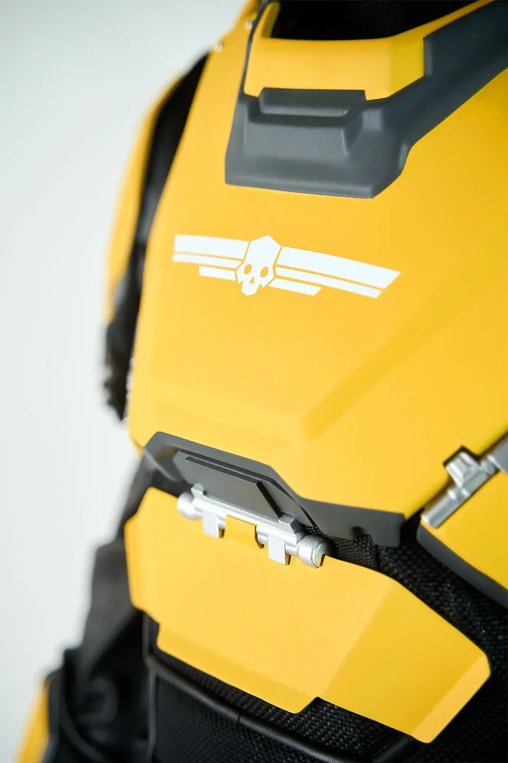 Helldivers Cosplay Costume - TR-40 Gold Eagle - Image 13