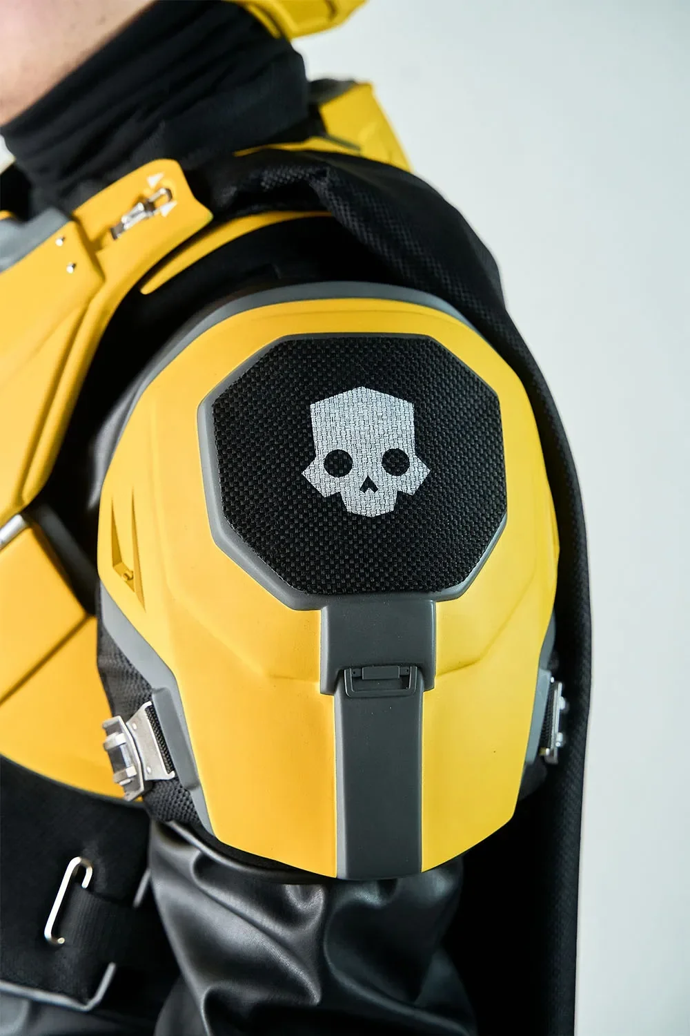 Helldivers Cosplay Costume - TR-40 Gold Eagle - Image 15