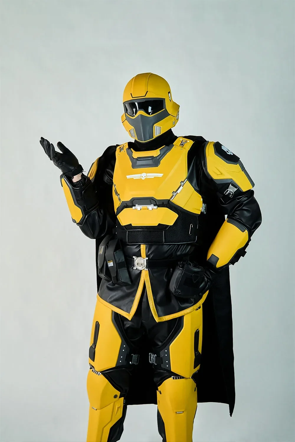 Helldivers Cosplay Costume - TR-40 Gold Eagle - Image 4