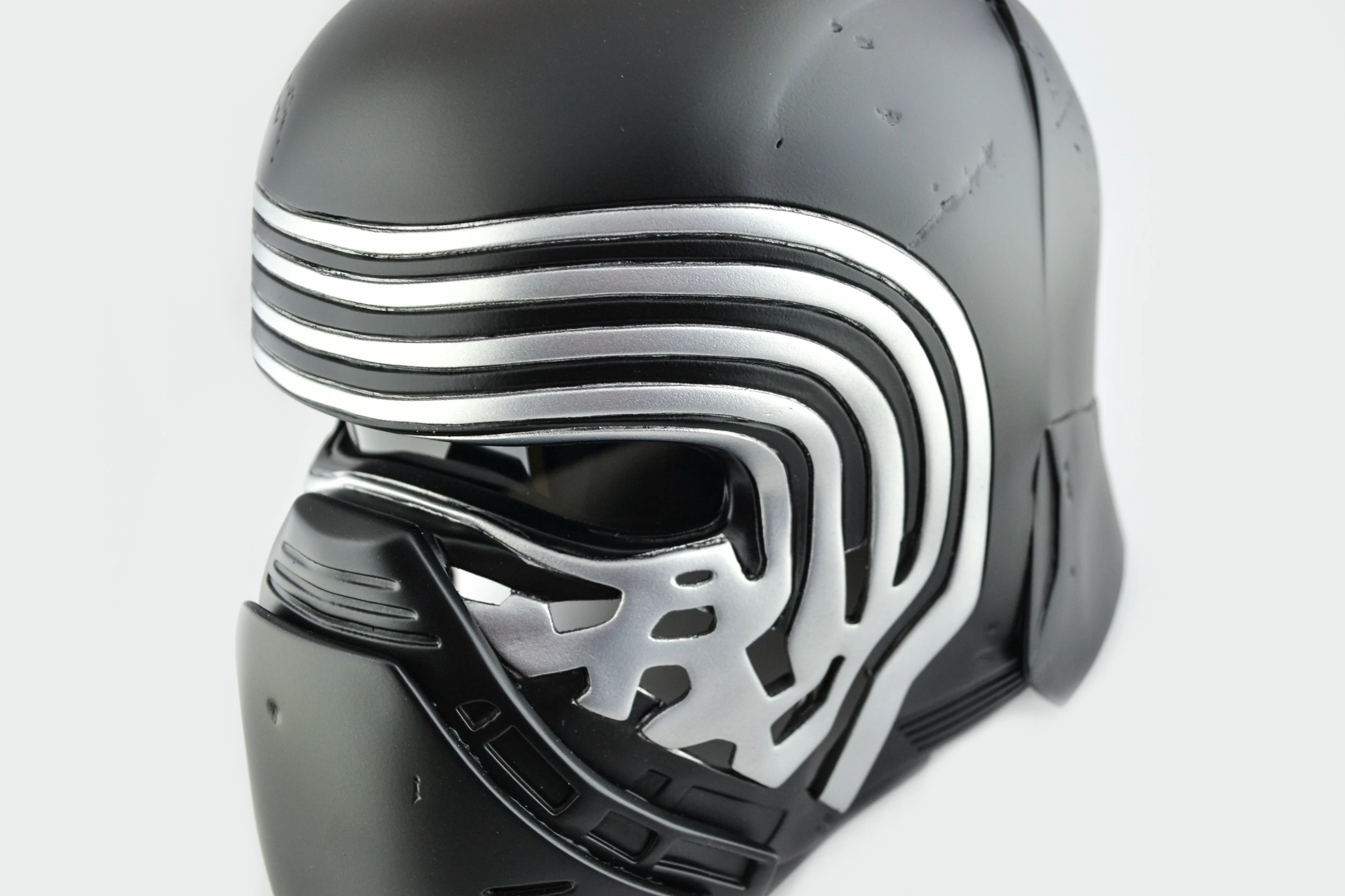Kylo Ren Helmet - Image 9
