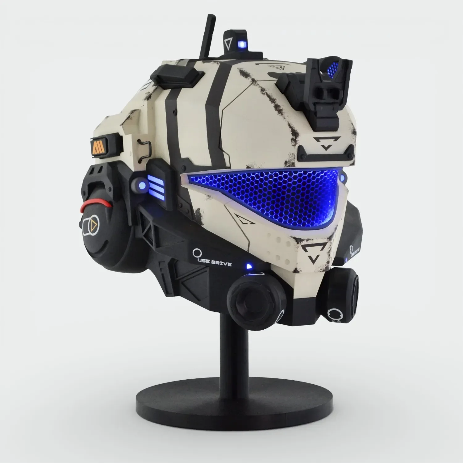Titanfall 2 Pulse Blade Pilot Helmet - Image 4