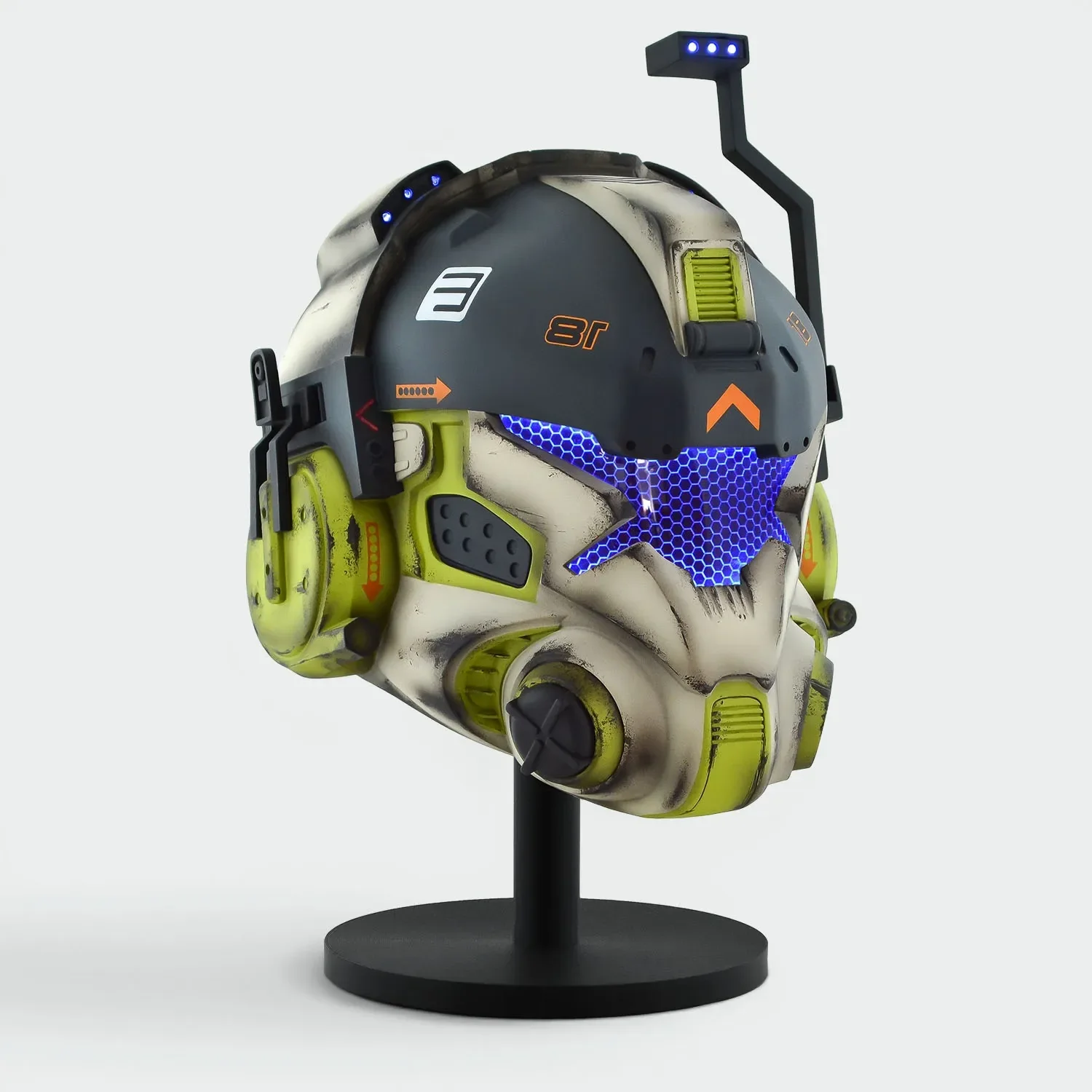 Titanfall Battle Rifle Pilot Classic Helmet - Image 4