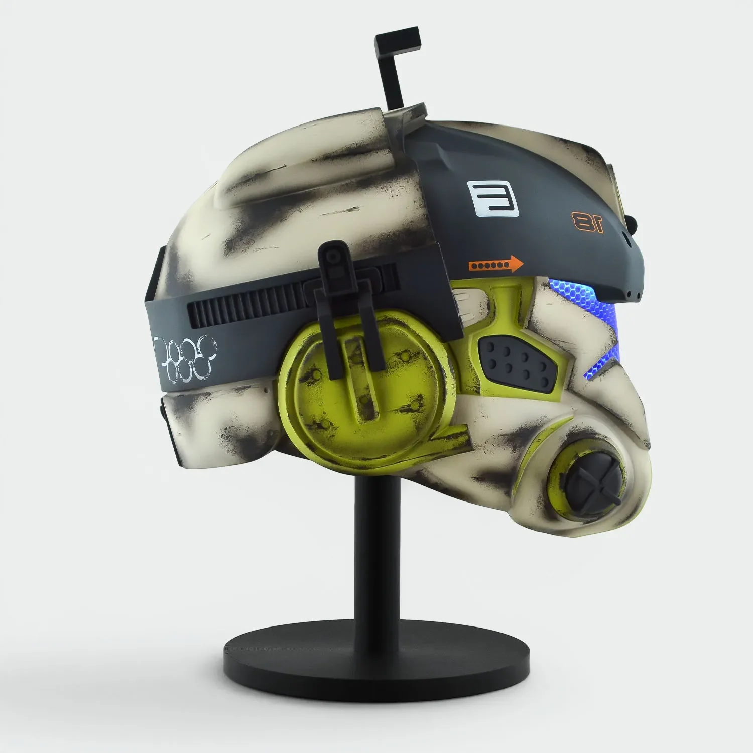 Titanfall Battle Rifle Pilot Classic Helmet - Image 5
